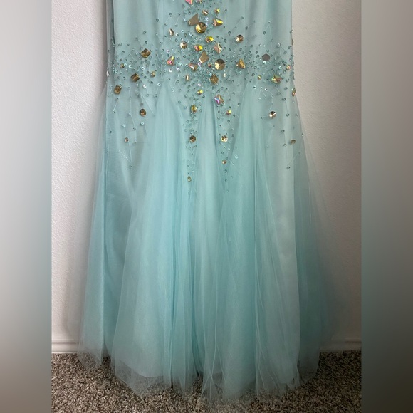 Sky Blue Mermaid Style Evening Gown, Prom Dress, Pageant Gown - Picture 4 of 10
